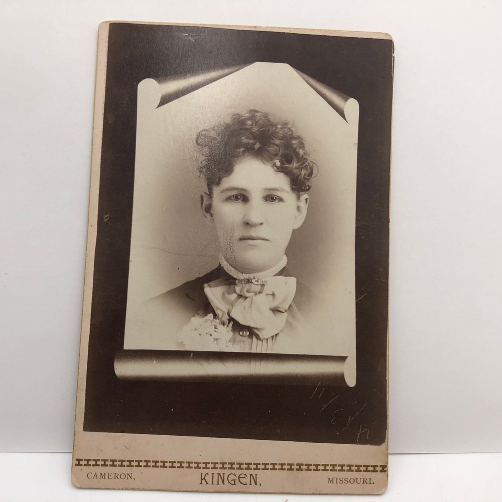 Cabinet Card Photo Woman c1890 Young Lady Antique Art Dress Cameron Missouri MO